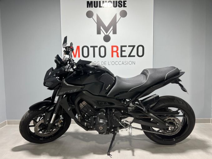 YAMAHA MT-09 4