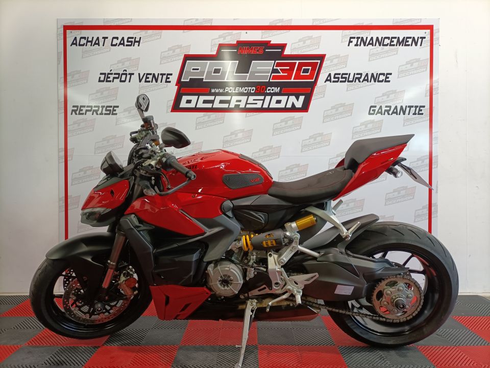 DUCATI STREETFIGHTER V2 4