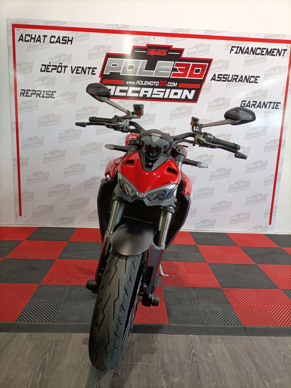 DUCATI STREETFIGHTER V2 4