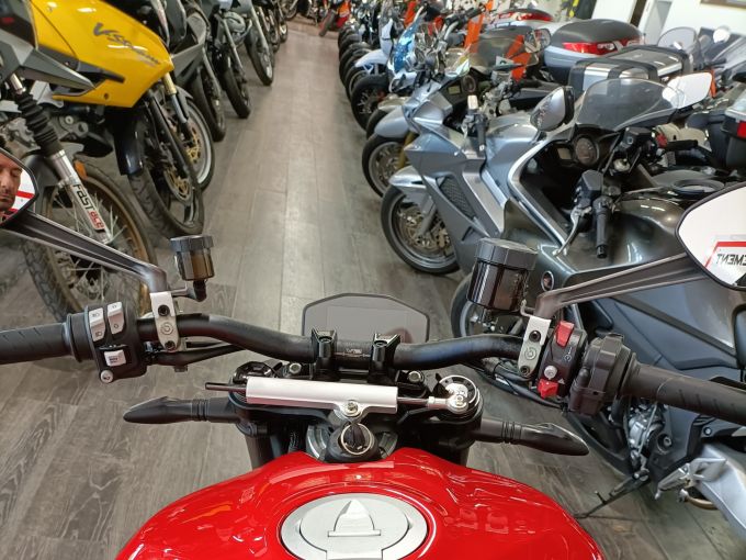 DUCATI STREETFIGHTER V2 4