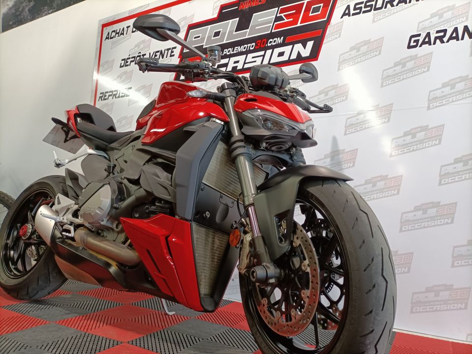 DUCATI STREETFIGHTER V2 4