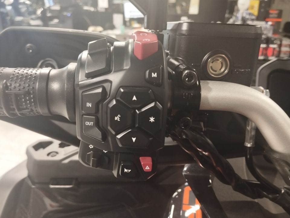 CF MOTO CFORCE 1000 4