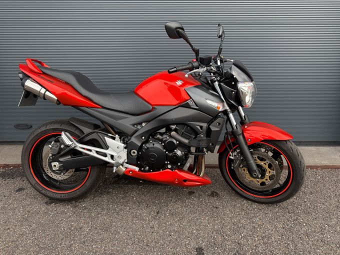 SUZUKI GSR 600 4