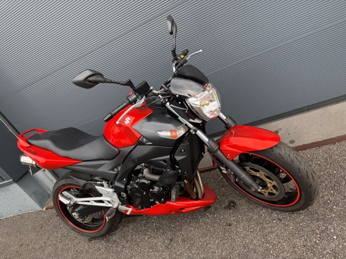 SUZUKI GSR 600 4