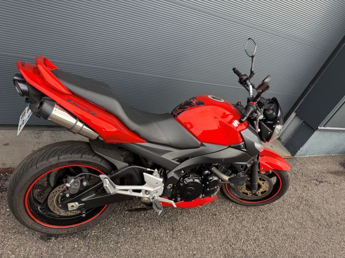 SUZUKI GSR 600 4