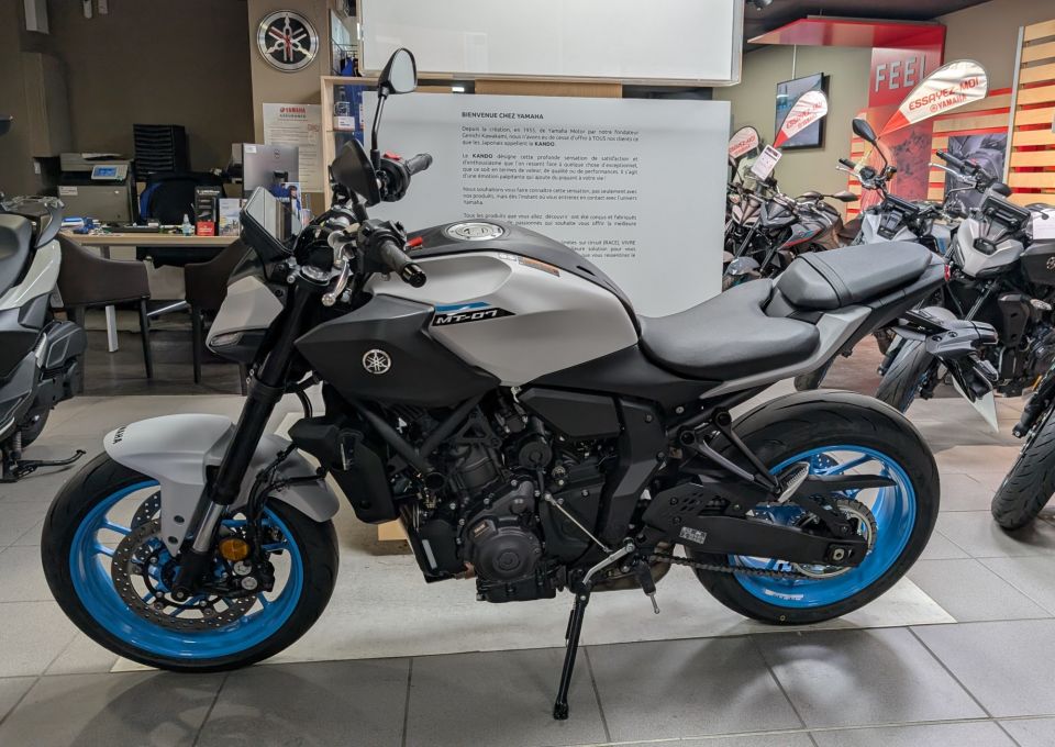 YAMAHA MT-07 (47.5CV) 4