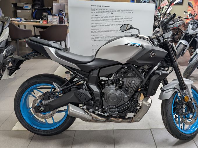 YAMAHA MT-07 (47.5CV) 4