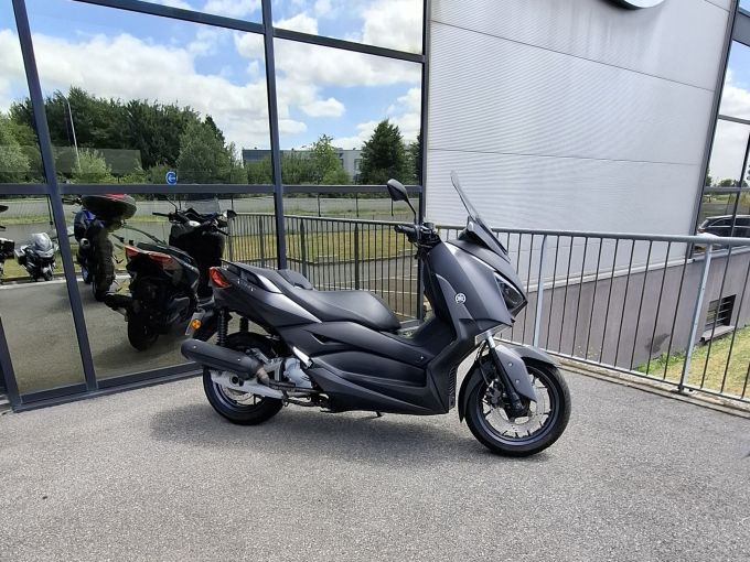 YAMAHA XMAX 125 4