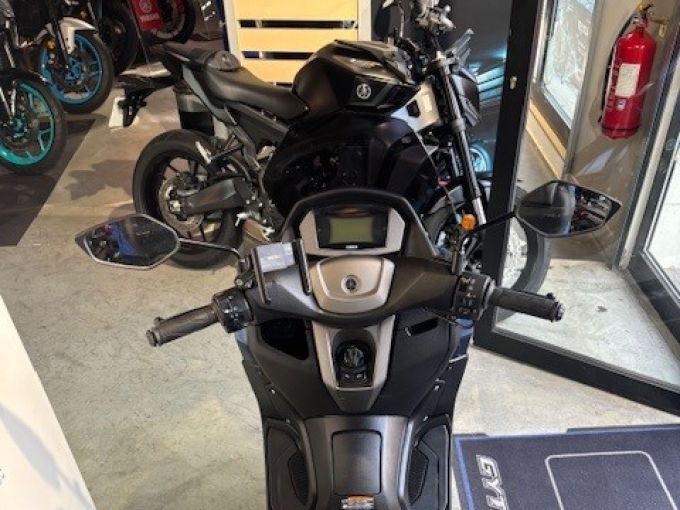 YAMAHA NMAX 125 4