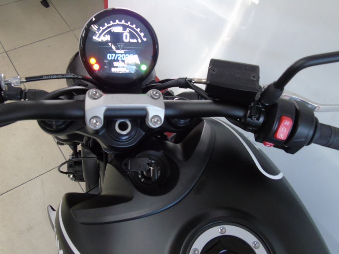 TRIUMPH TRIDENT 4