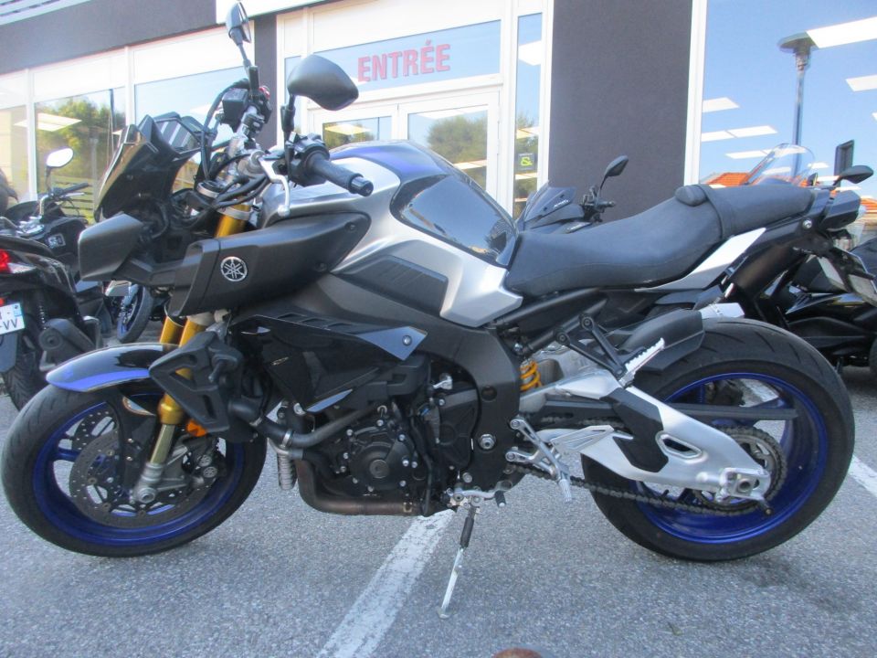 YAMAHA MT-10 SP 4