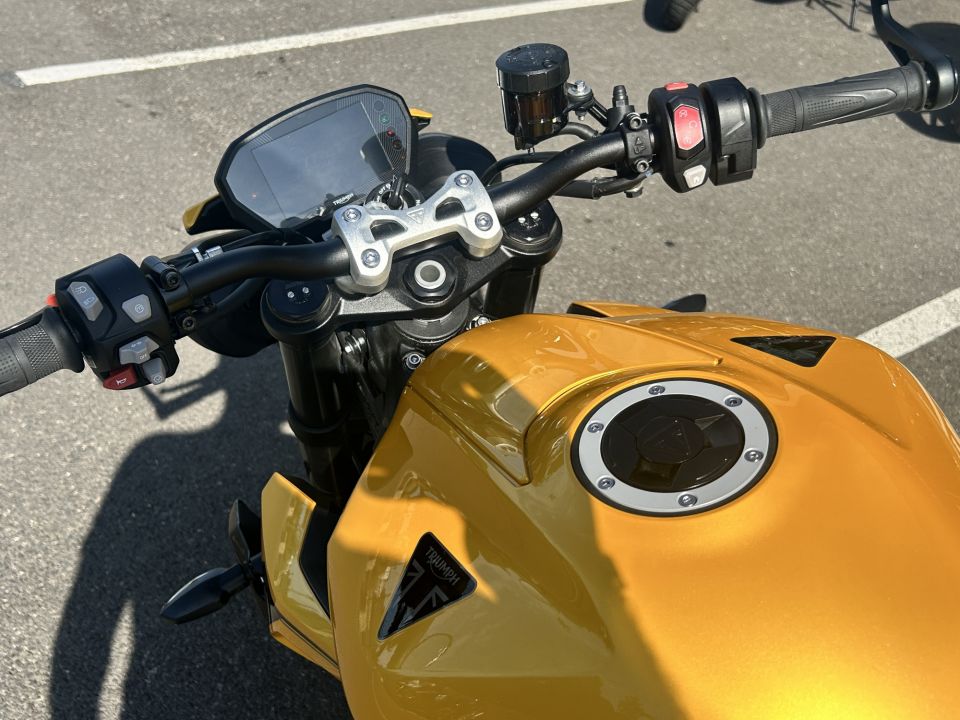 TRIUMPH STREET TRIPLE 765 RS 4