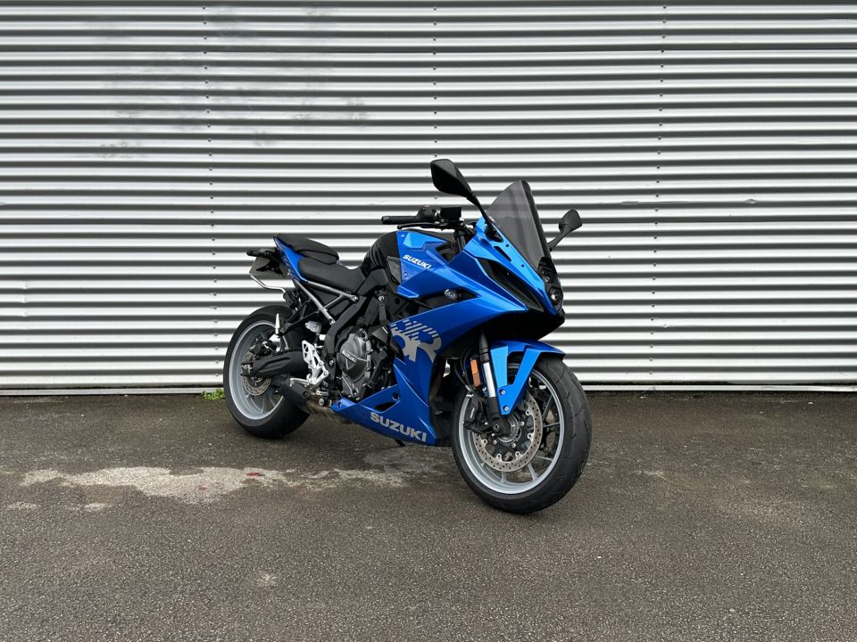 SUZUKI GSX-8R 4