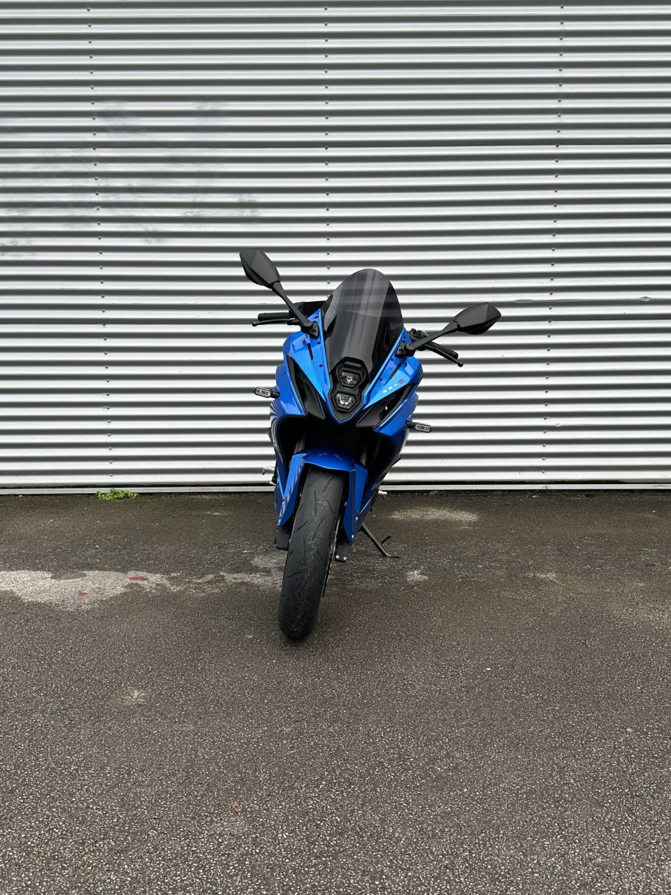 SUZUKI GSX-8R 4