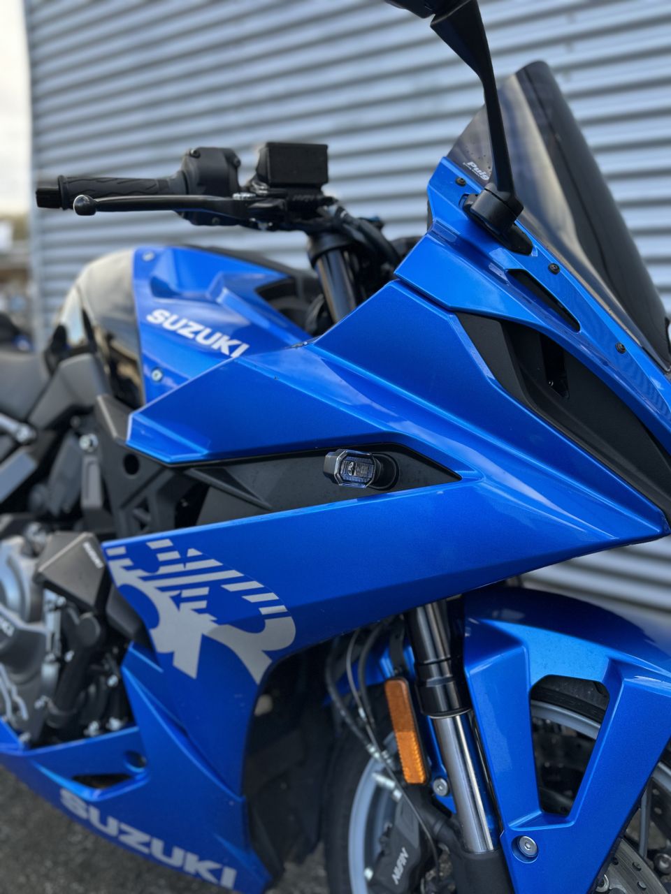 SUZUKI GSX-8R 4