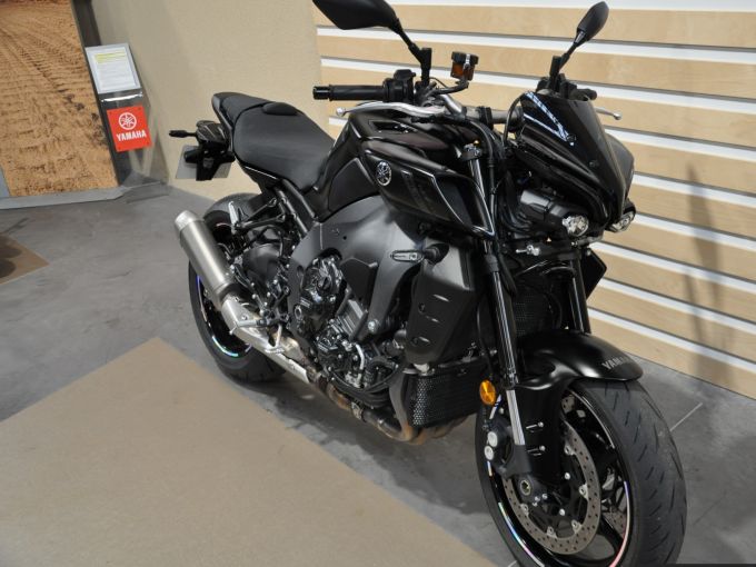 YAMAHA MT-10 4