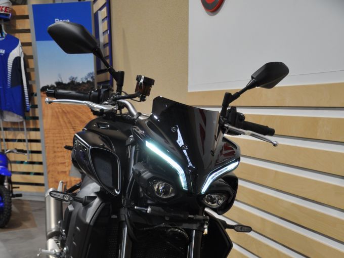 YAMAHA MT-10 4