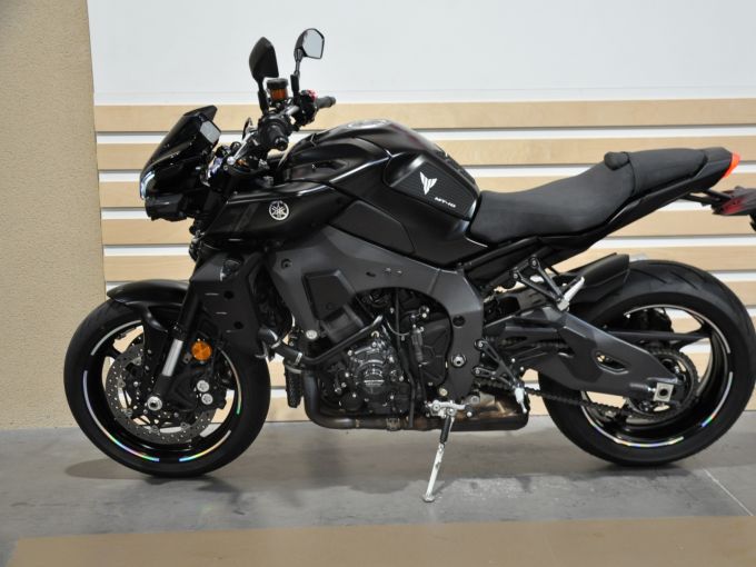 YAMAHA MT-10 4