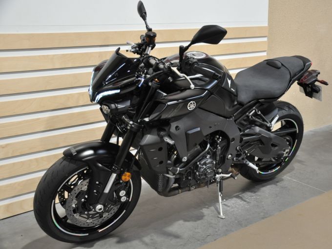 YAMAHA MT-10 4