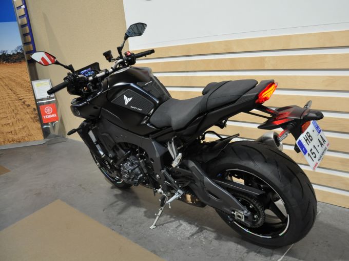 YAMAHA MT-10 4