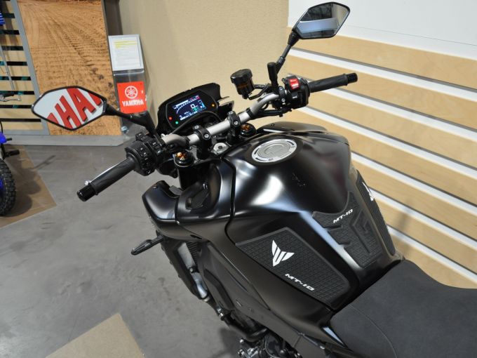 YAMAHA MT-10 4
