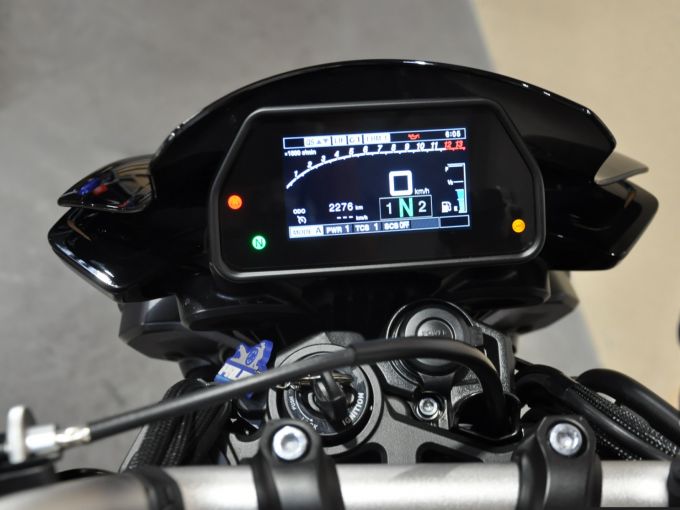 YAMAHA MT-10 4