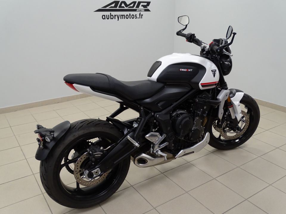TRIUMPH TRIDENT 660 4