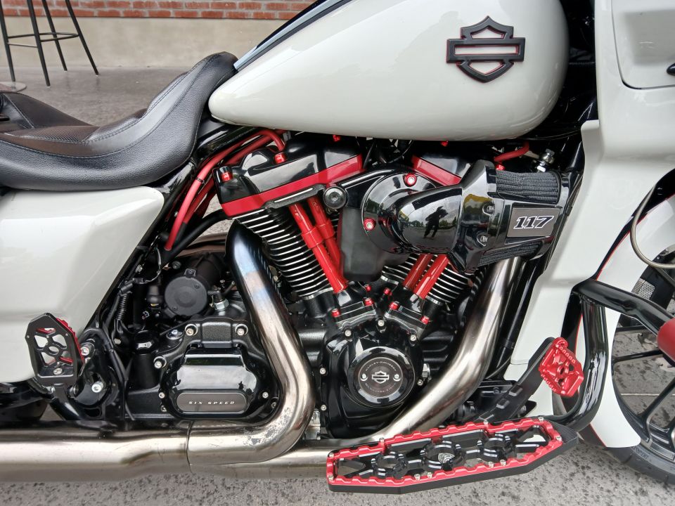 HARLEY-DAVIDSON TOURING ROAD GLIDE 1923 CVO 4