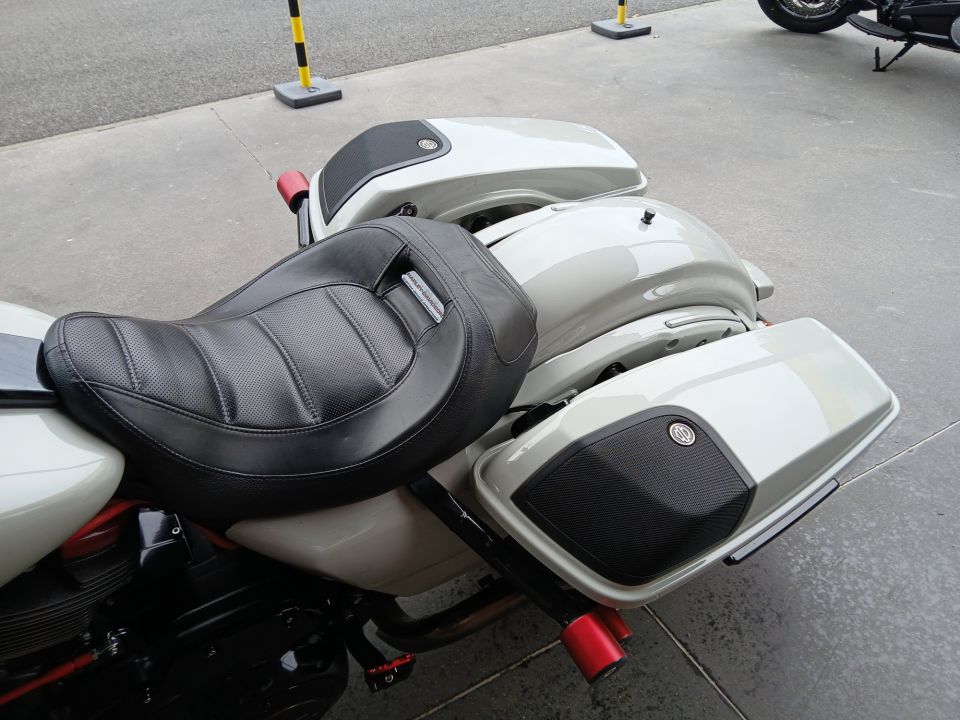 HARLEY-DAVIDSON TOURING ROAD GLIDE 1923 CVO 4