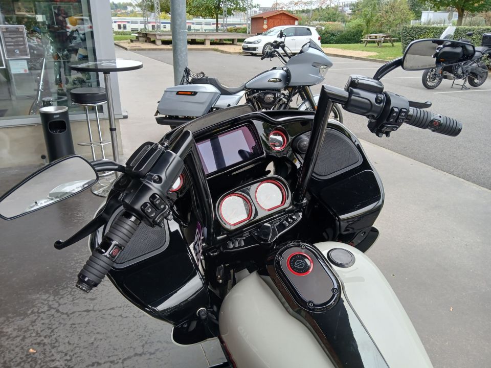 HARLEY-DAVIDSON TOURING ROAD GLIDE 1923 CVO 4