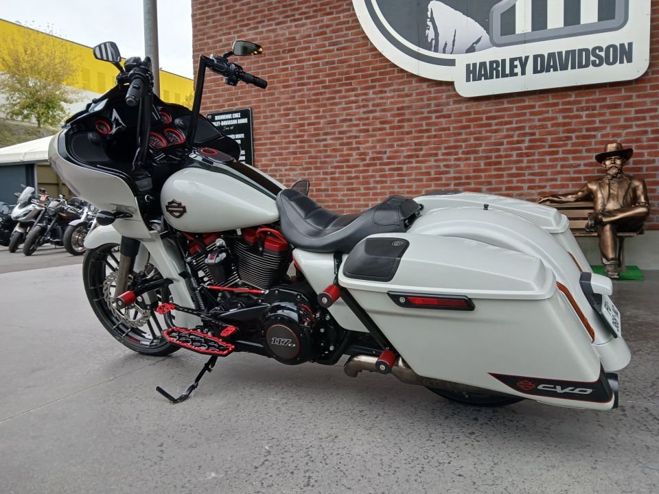 HARLEY-DAVIDSON TOURING ROAD GLIDE 1923 CVO 4