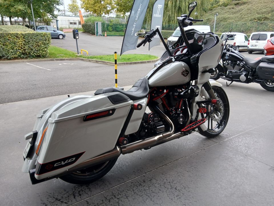 HARLEY-DAVIDSON TOURING ROAD GLIDE 1923 CVO 4