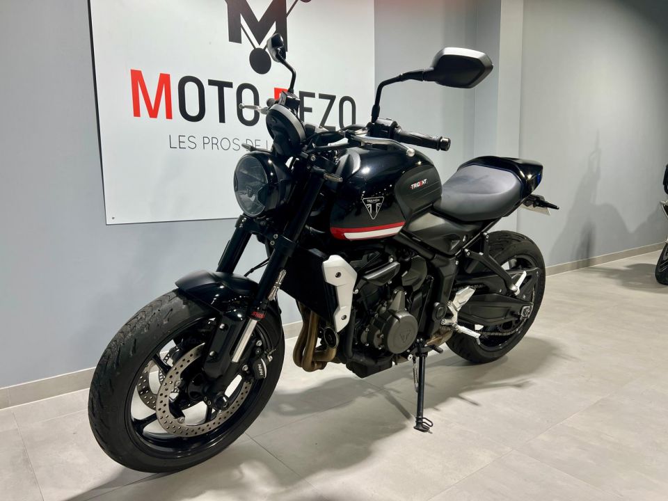 TRIUMPH TRIDENT 660 4