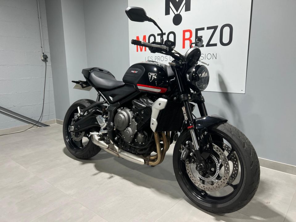 TRIUMPH TRIDENT 660 4