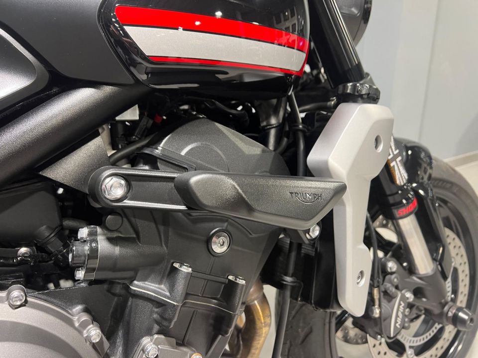 TRIUMPH TRIDENT 660 4