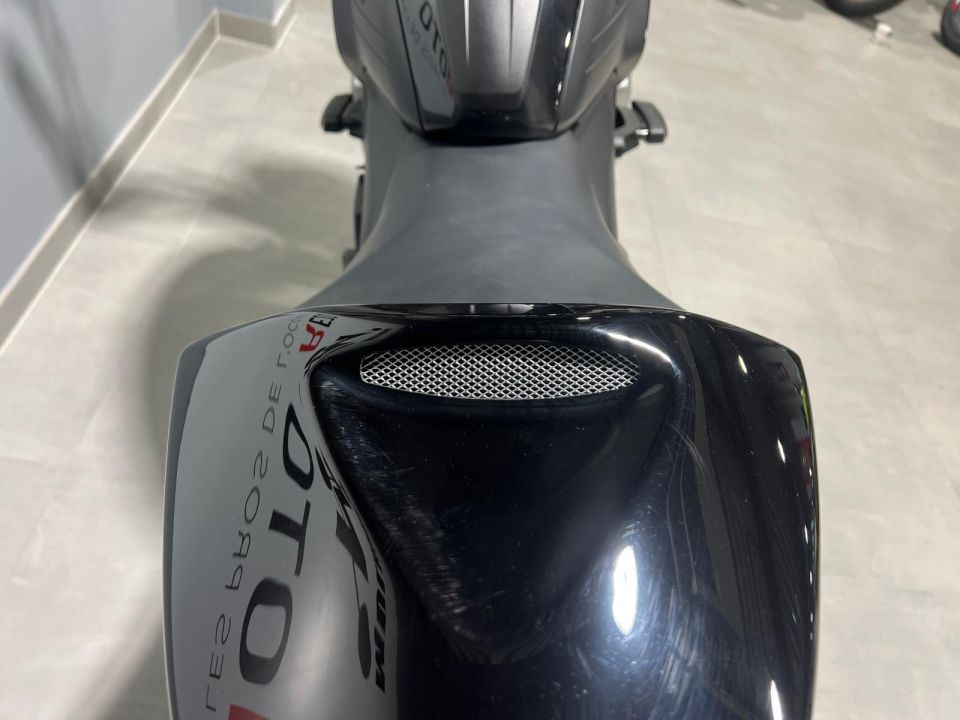 TRIUMPH TRIDENT 660 4