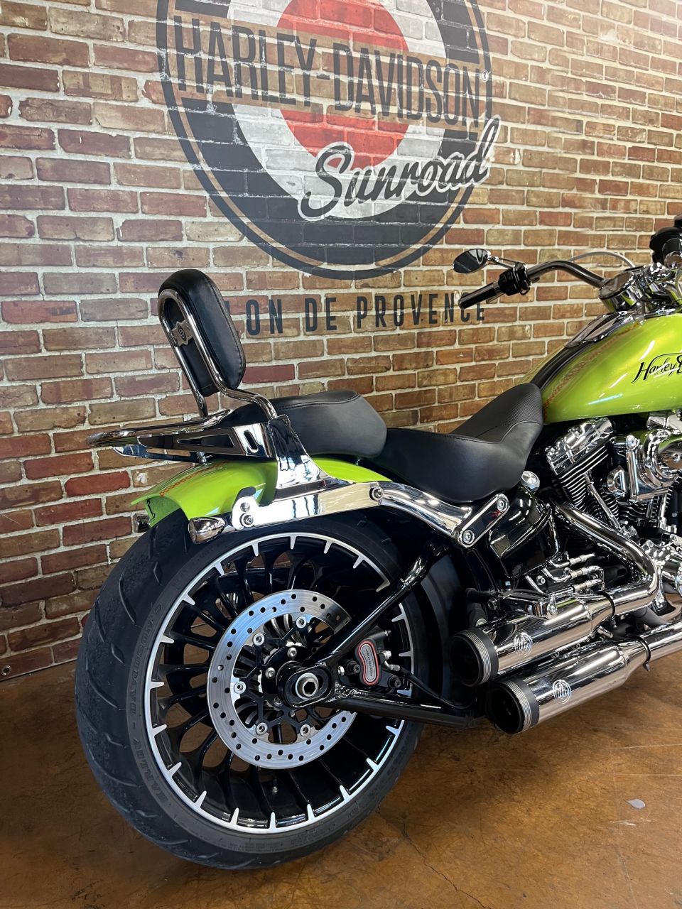 HARLEY-DAVIDSON SOFTAIL BREAKOUT 1690 4