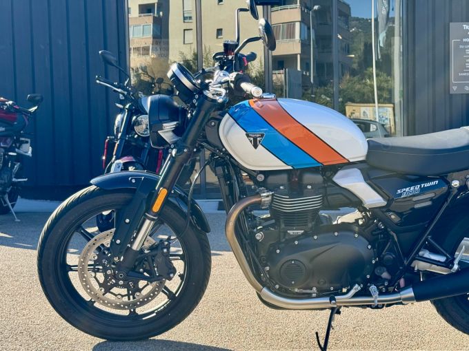 TRIUMPH SPEED TWIN 900 4