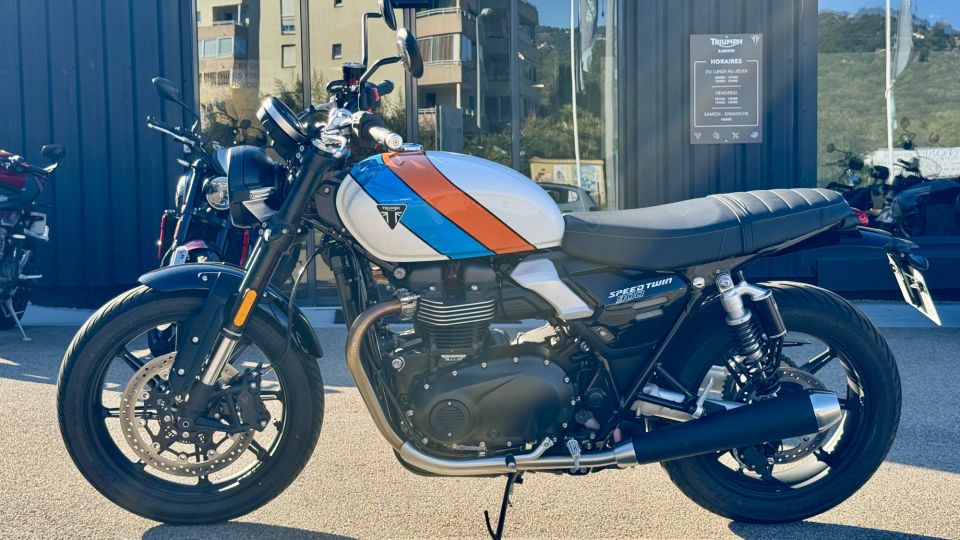 TRIUMPH SPEED TWIN 900 4
