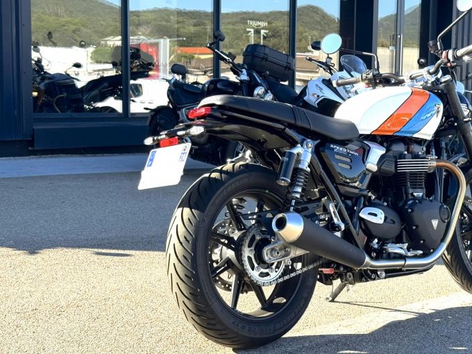 TRIUMPH SPEED TWIN 900 4