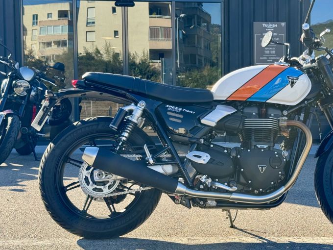 TRIUMPH SPEED TWIN 900 4