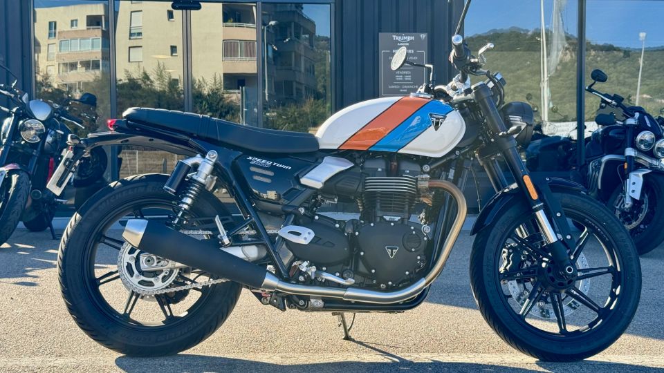 TRIUMPH SPEED TWIN 900 4
