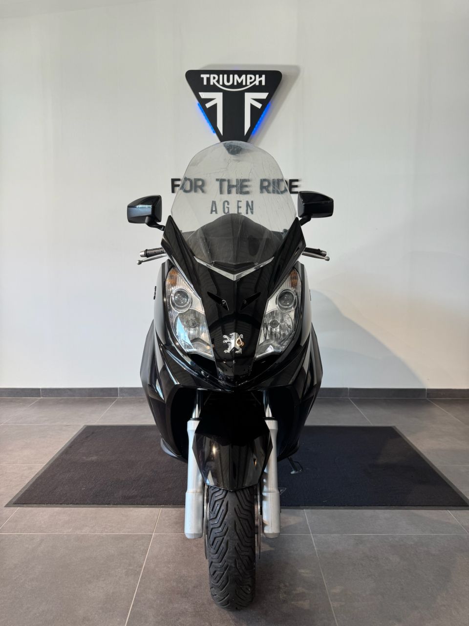 PEUGEOT SATELIS 400 4