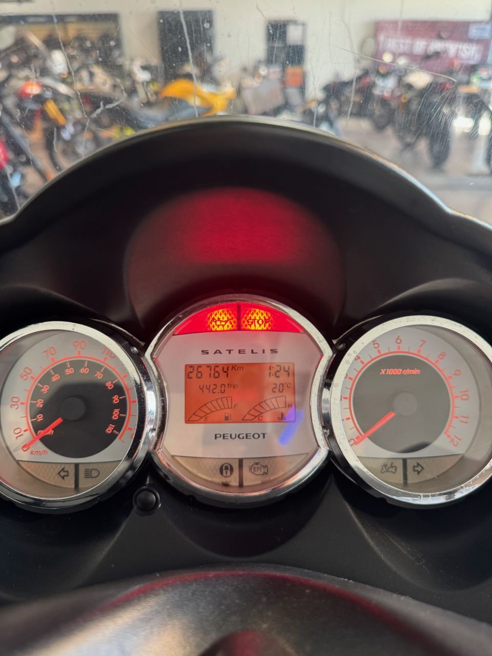PEUGEOT SATELIS 400 4