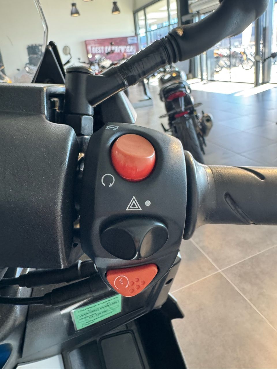 PEUGEOT SATELIS 400 4