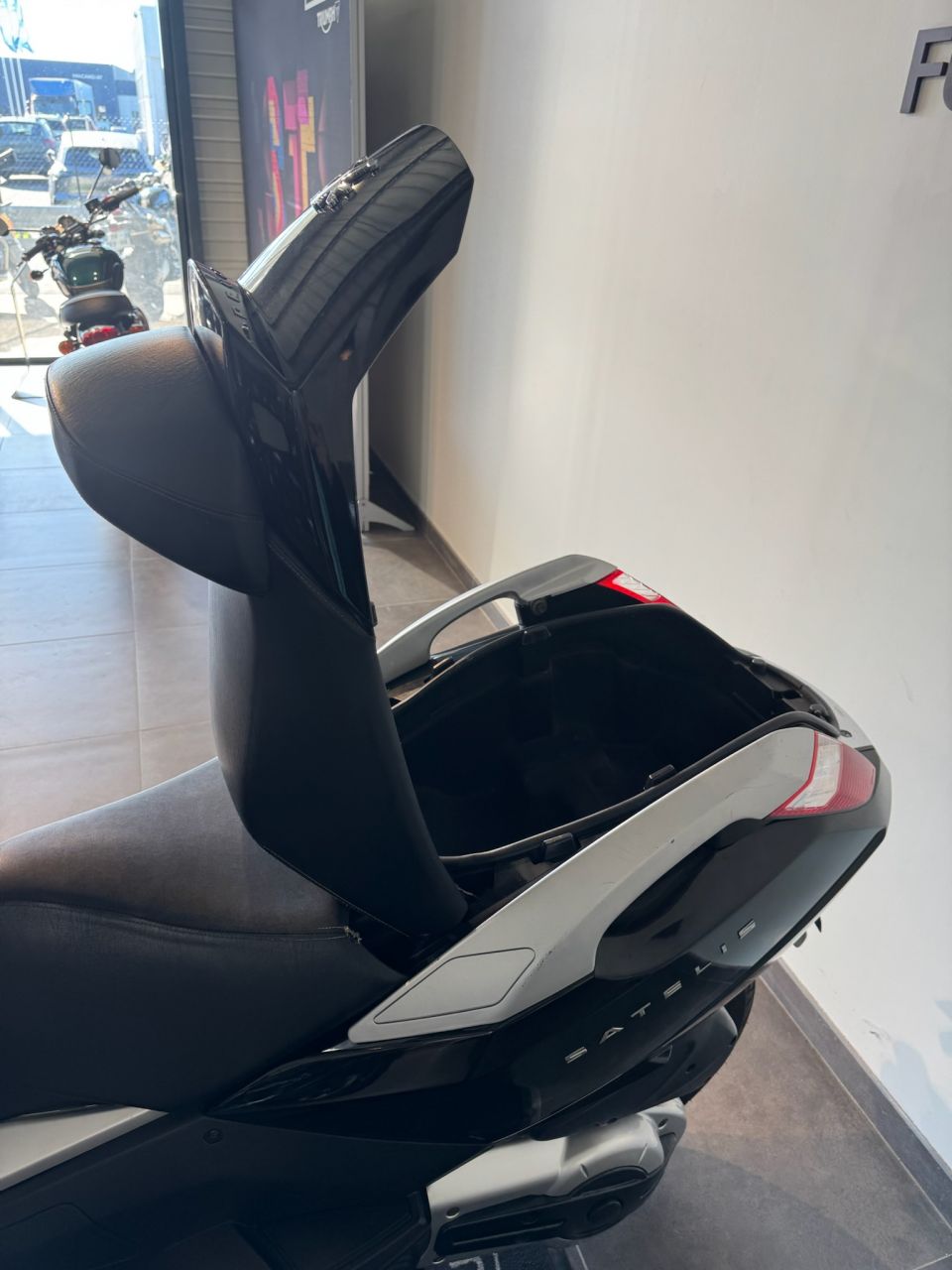 PEUGEOT SATELIS 400 4