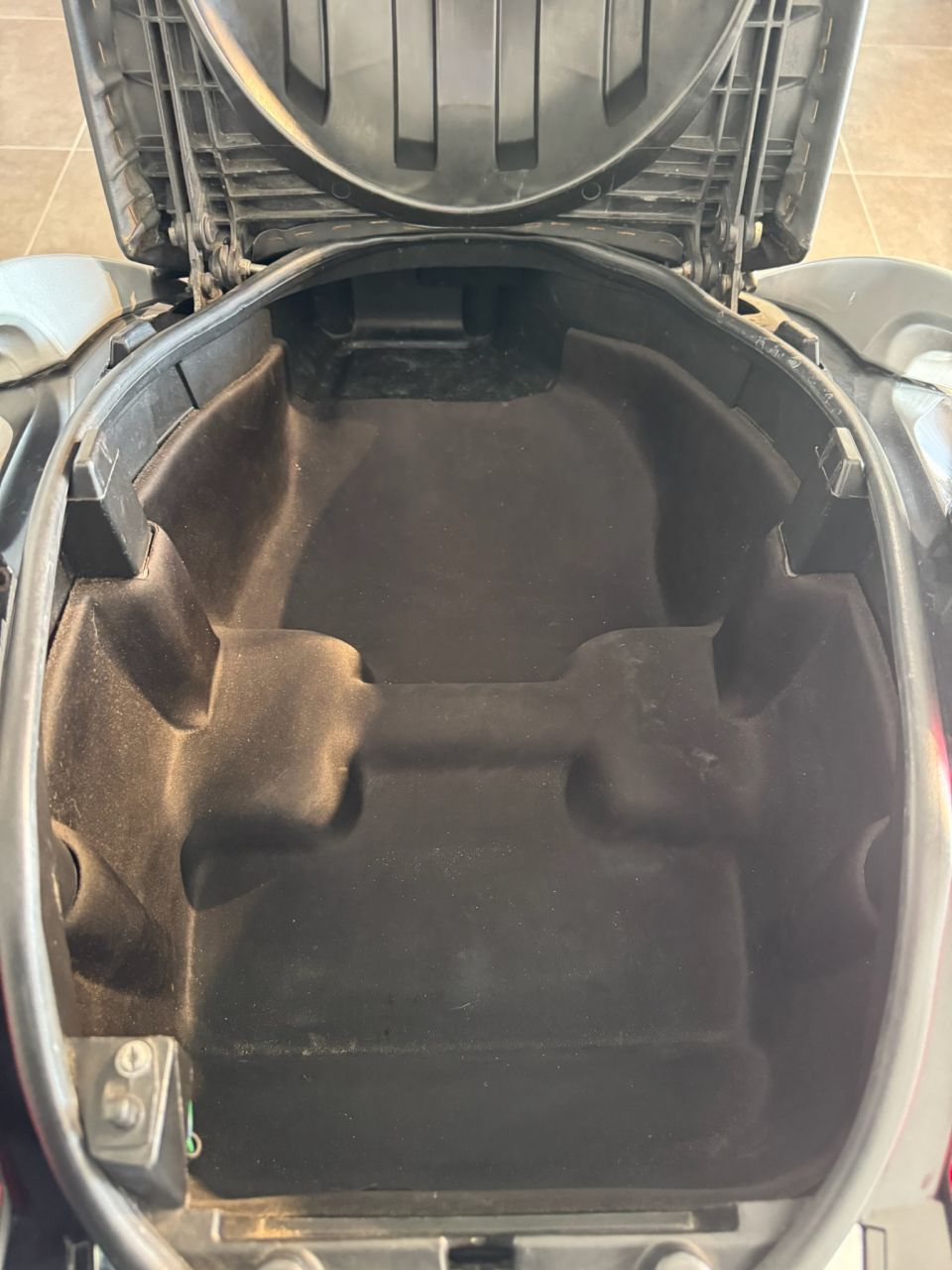 PEUGEOT SATELIS 400 4