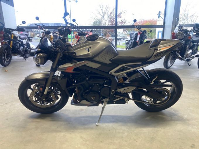 TRIUMPH STREET TRIPLE 765 RS 4