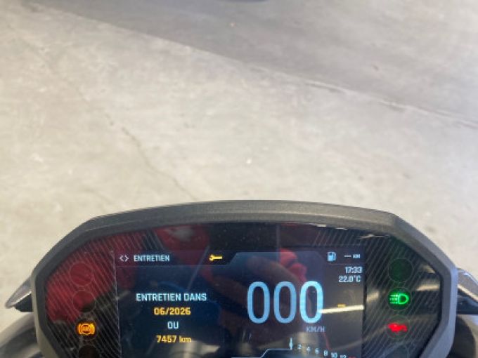 TRIUMPH STREET TRIPLE 765 RS 4