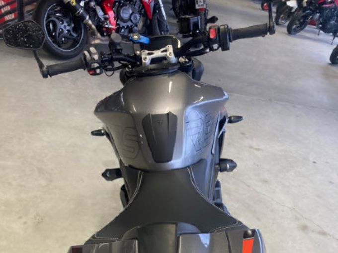 TRIUMPH STREET TRIPLE 765 RS 4